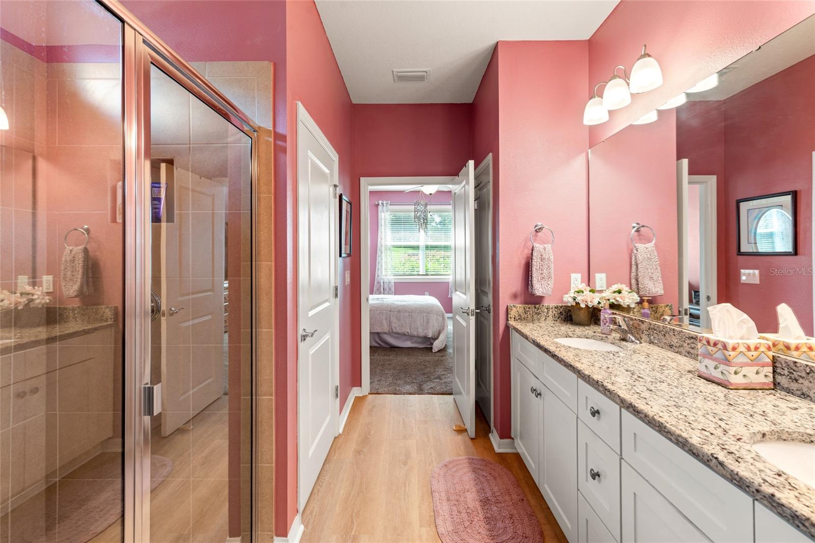 Listing photo id 21 for 12526 Eastpointe Drive