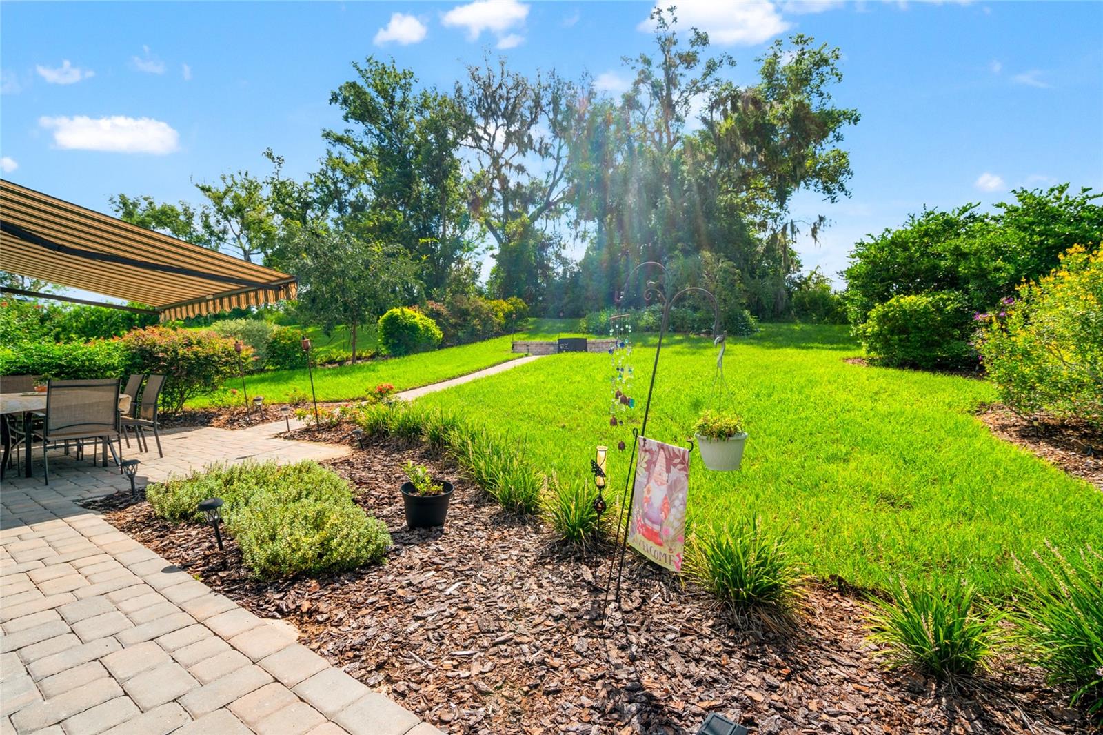 Listing photo id 24 for 12526 Eastpointe Drive