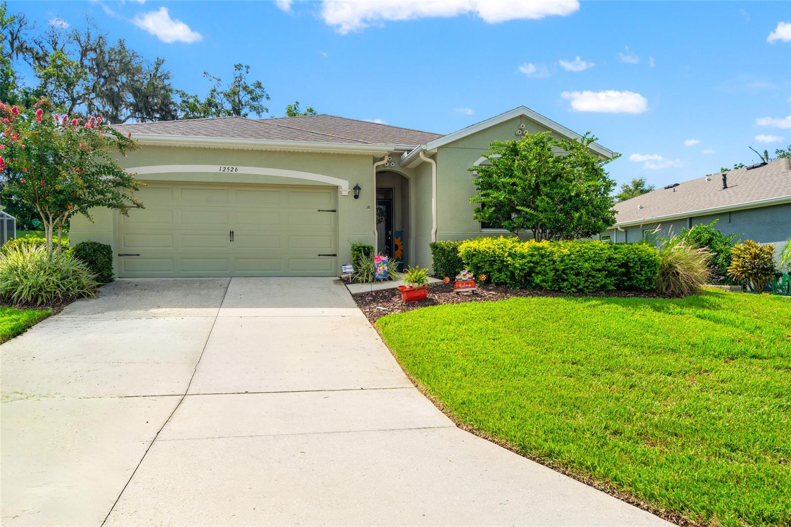 Listing photo id 1 for 12526 Eastpointe Drive