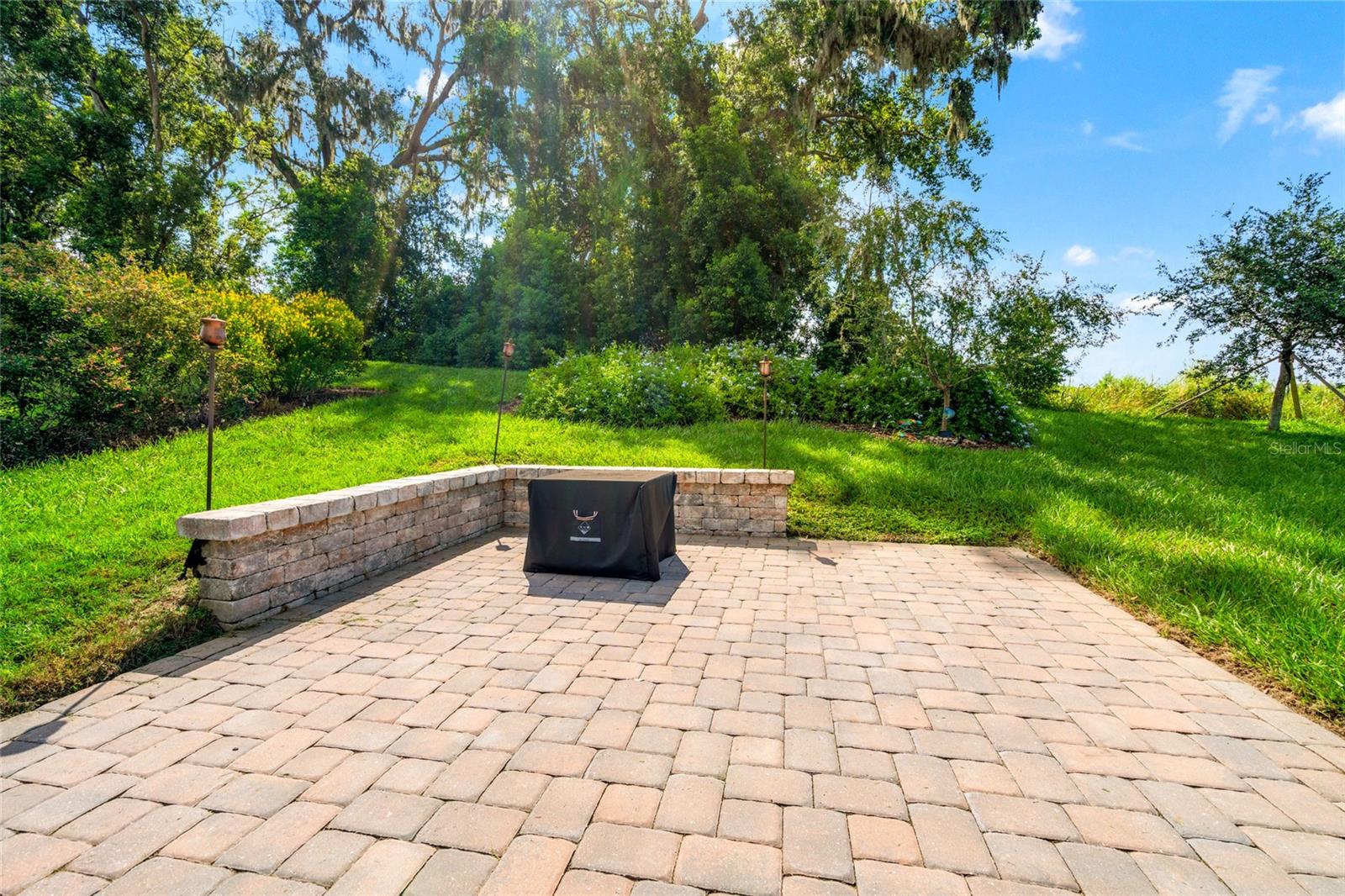 Listing photo id 29 for 12526 Eastpointe Drive