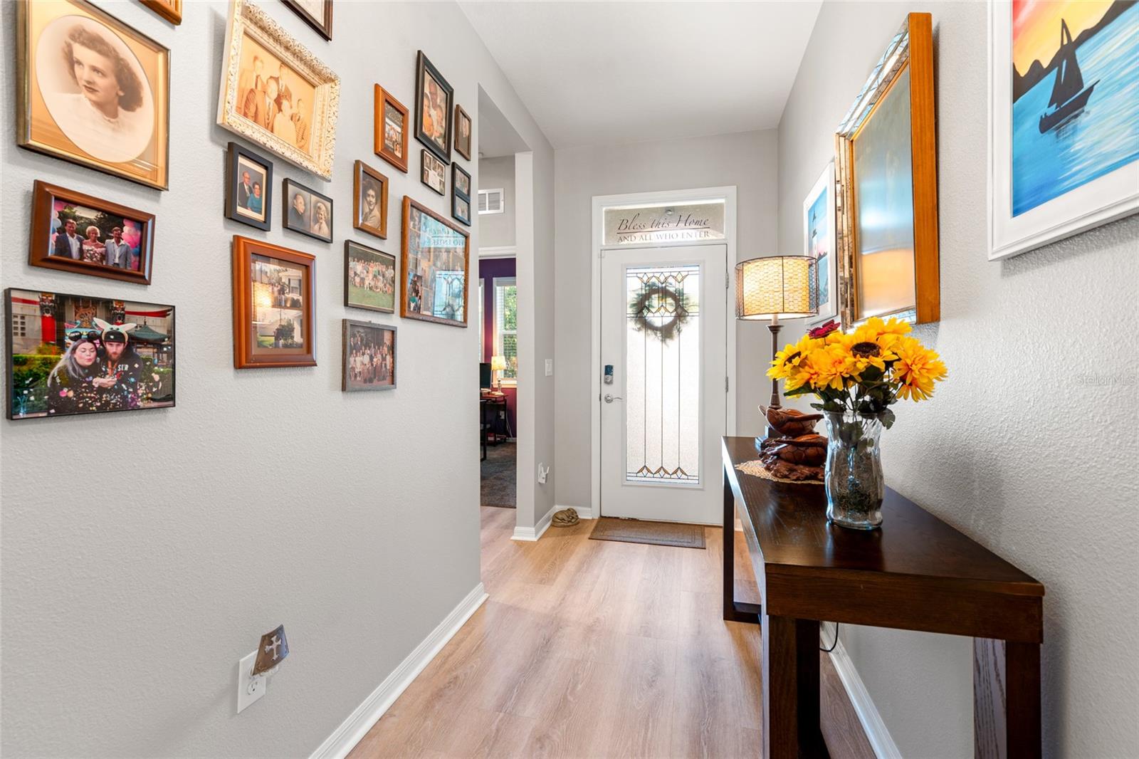 Listing photo id 3 for 12526 Eastpointe Drive