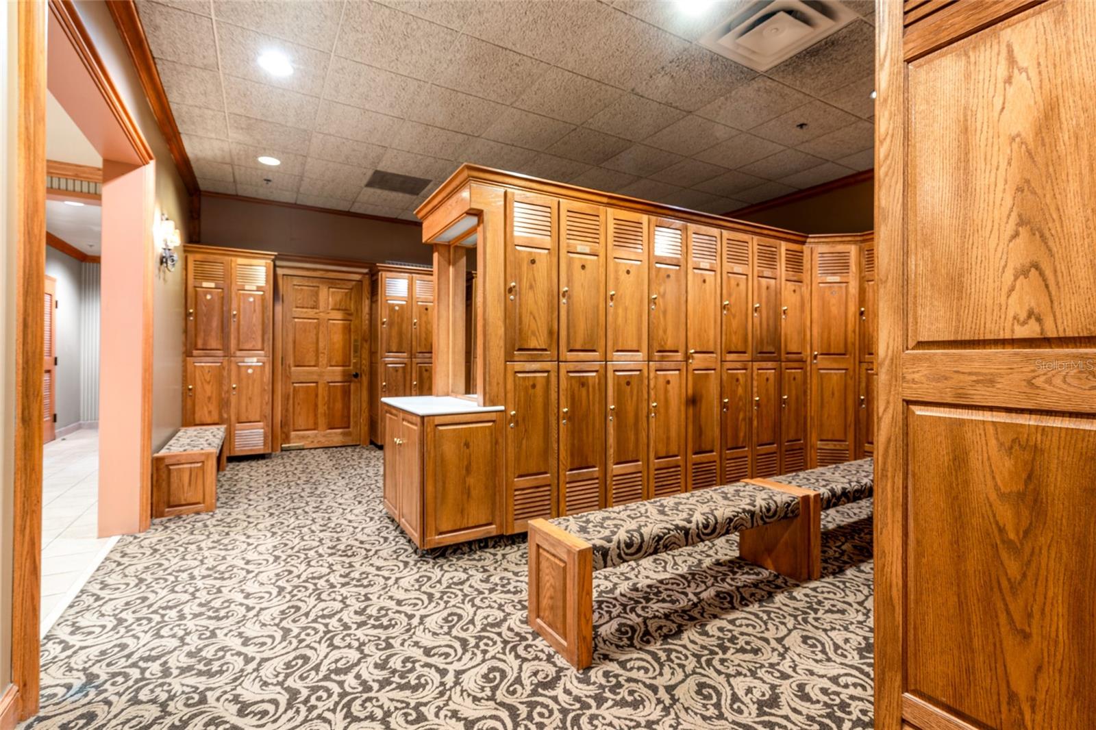 Listing photo id 51 for 12526 Eastpointe Drive