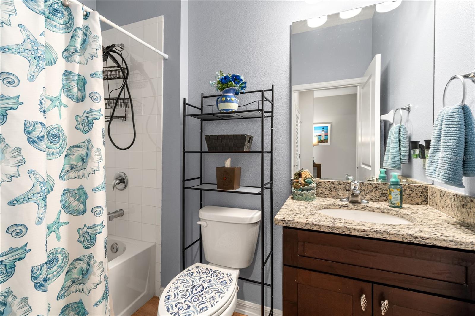 Listing photo id 5 for 12526 Eastpointe Drive