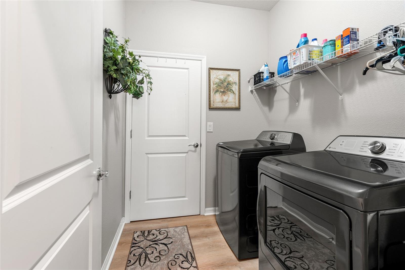 Listing photo id 7 for 12526 Eastpointe Drive