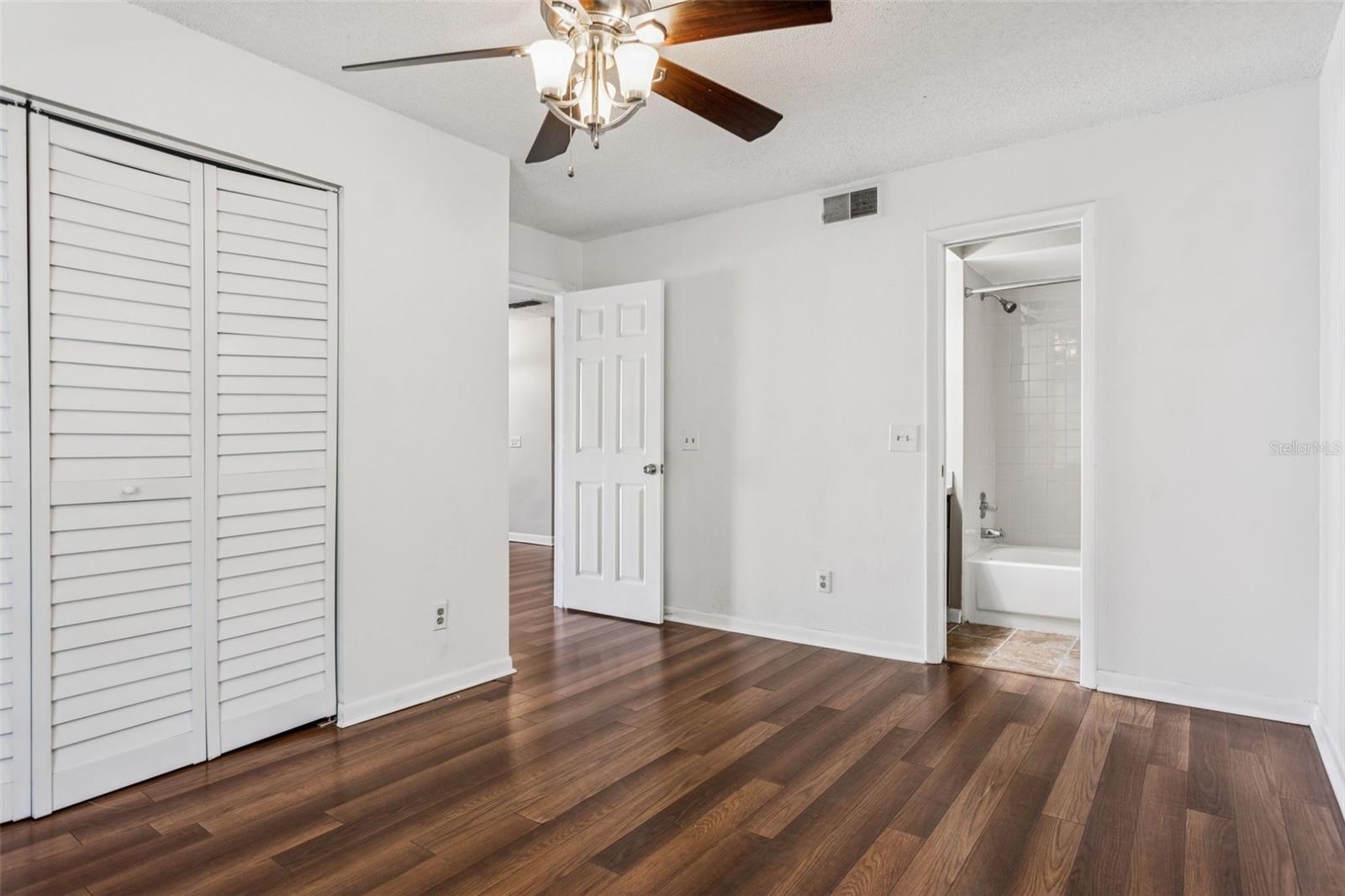 Image 10 of 23 For 201 Arrawana Avenue L