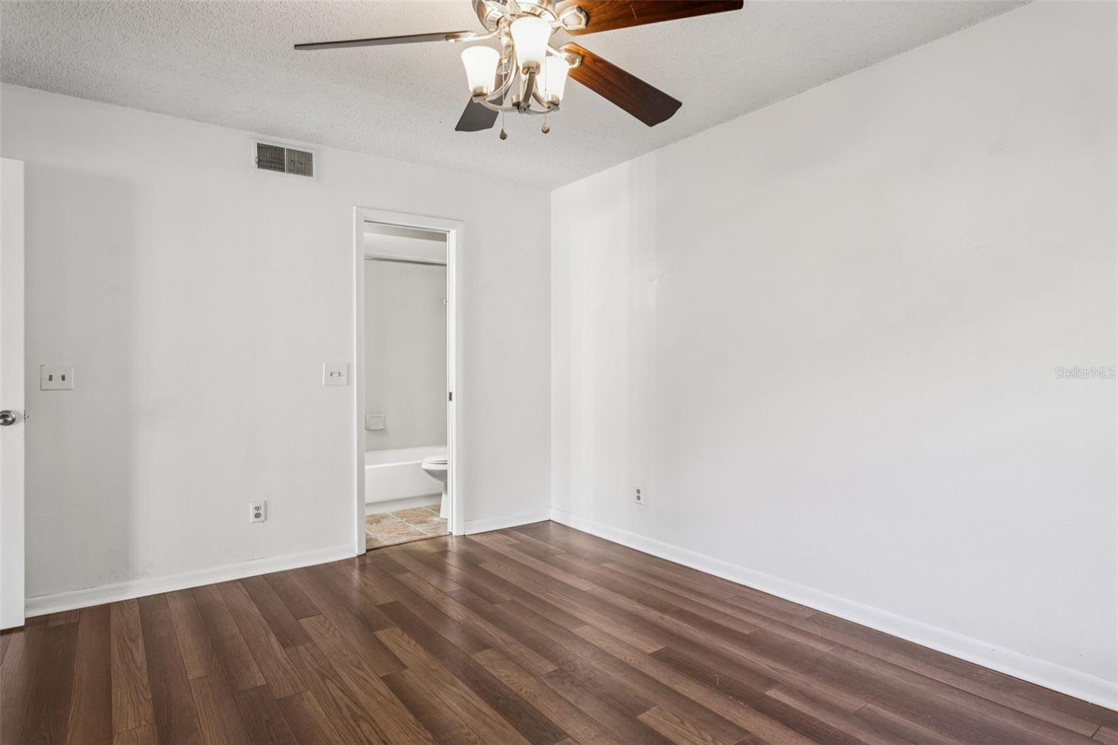 Image 15 of 23 For 201 Arrawana Avenue L