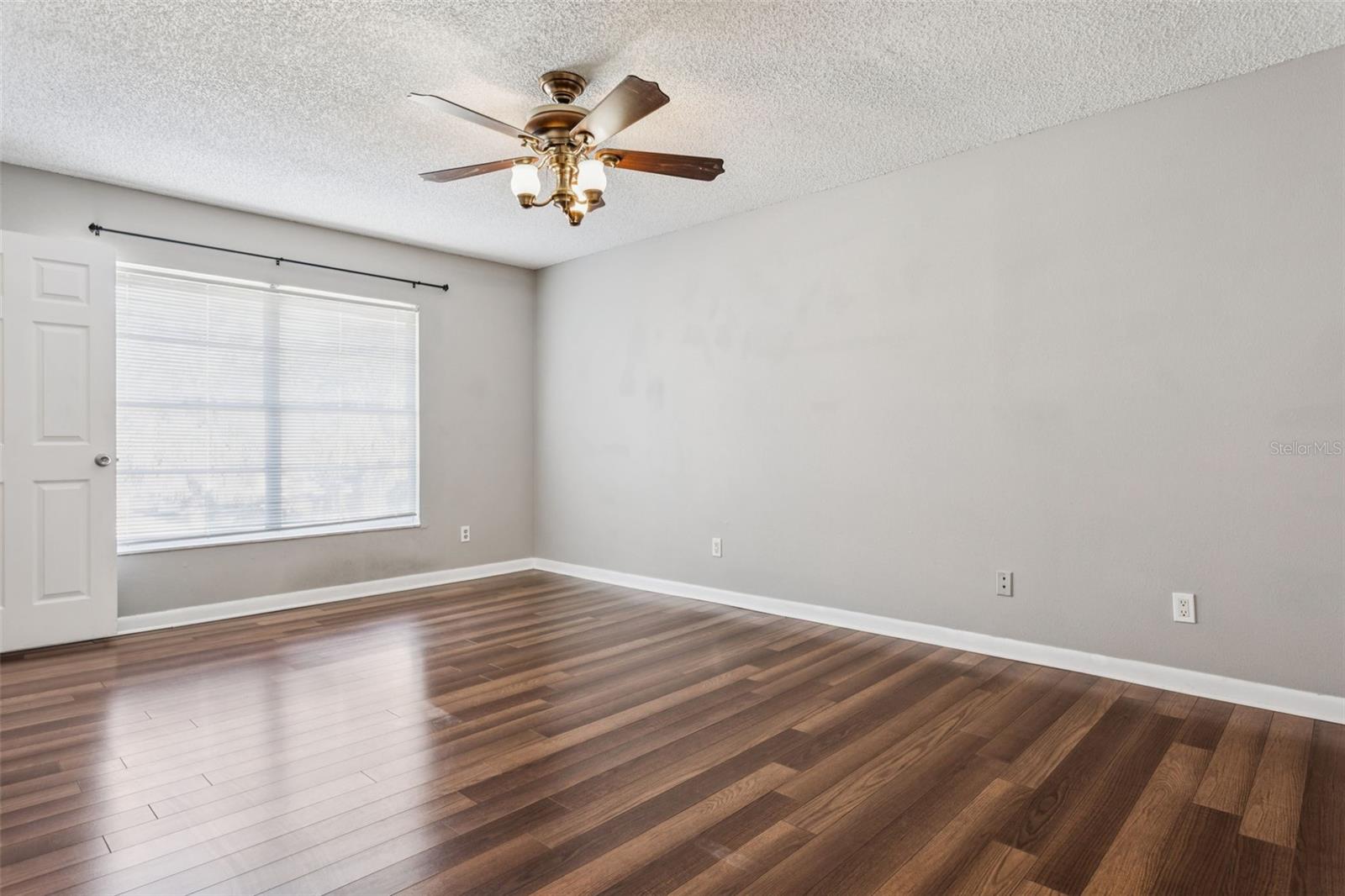 Image 16 of 23 For 201 Arrawana Avenue L
