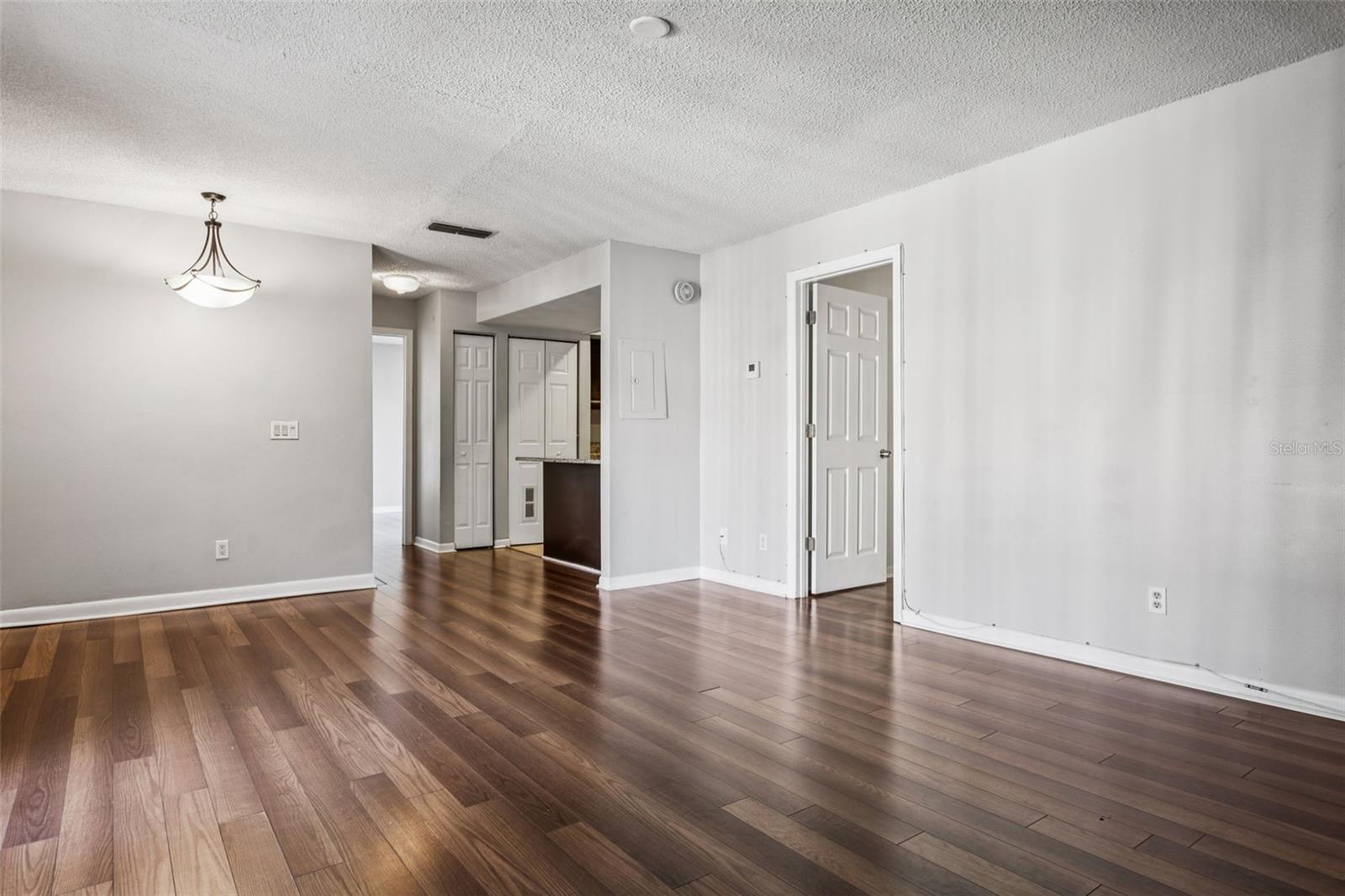 Image 5 of 23 For 201 Arrawana Avenue L