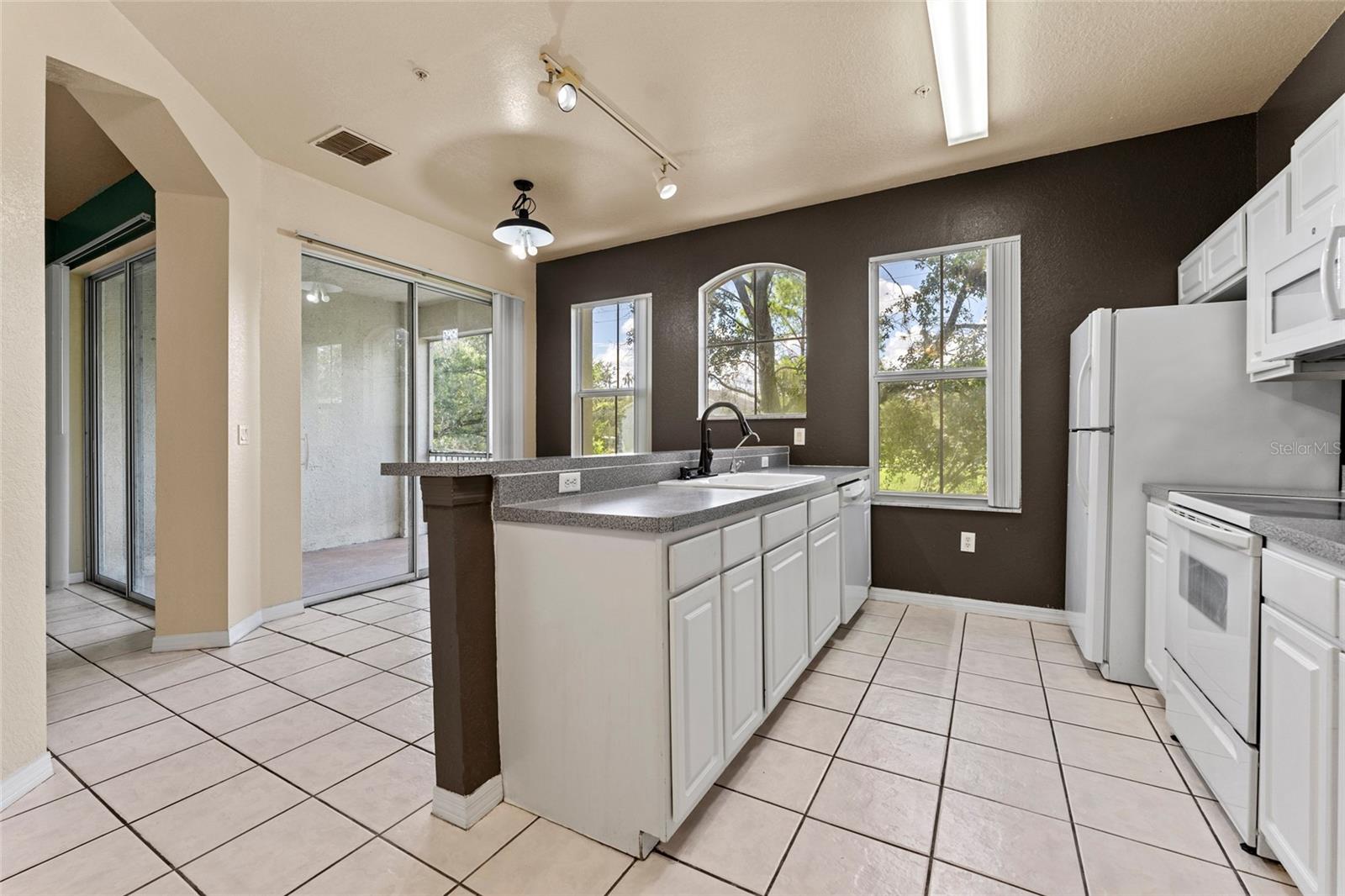 Image 11 of 47 For 5039 Sunridge Palms Drive 204