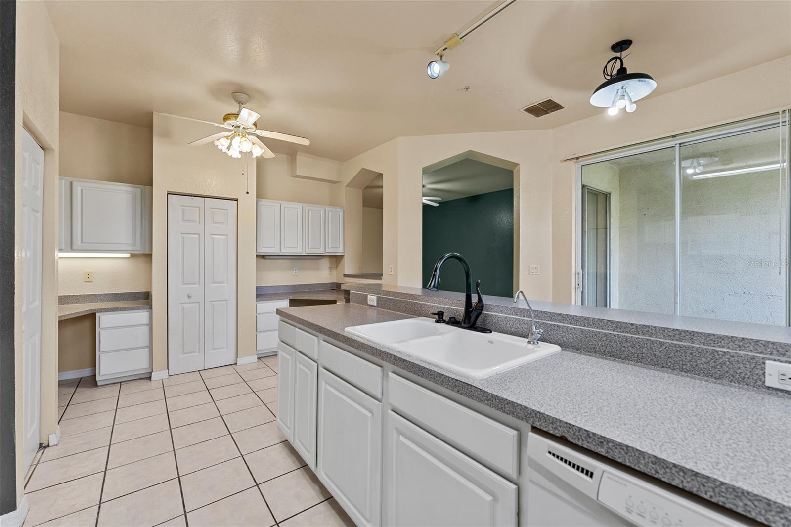 Image 13 of 47 For 5039 Sunridge Palms Drive 204