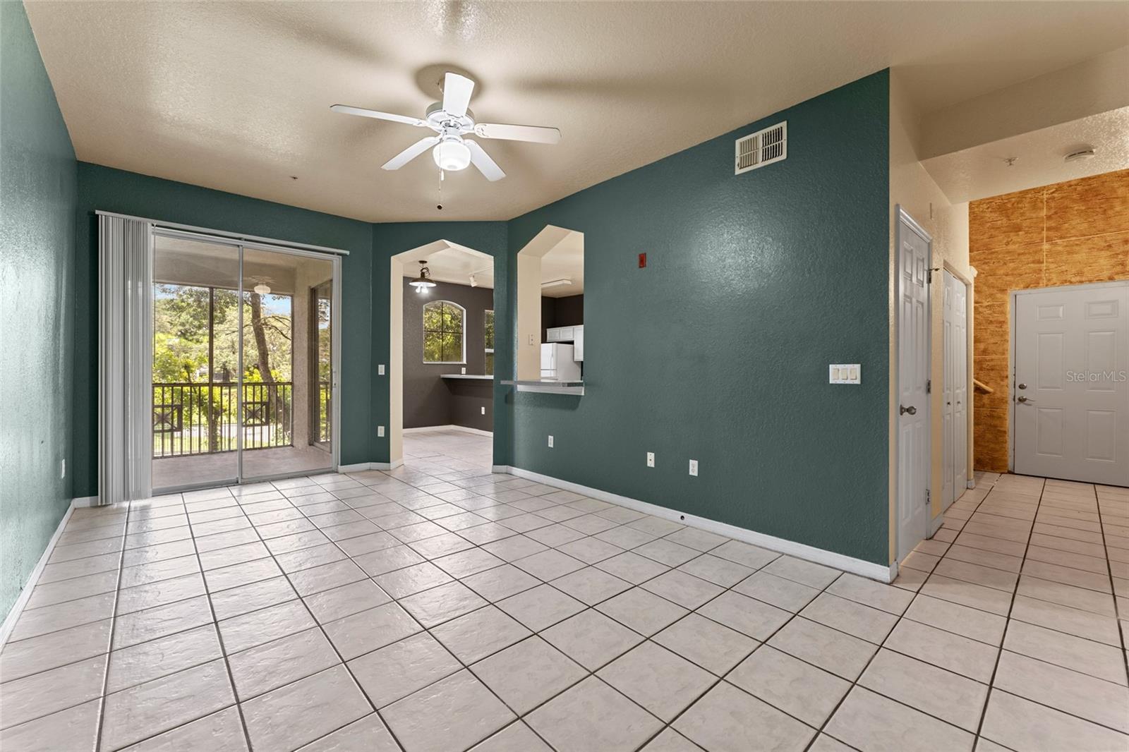Image 5 of 47 For 5039 Sunridge Palms Drive 204