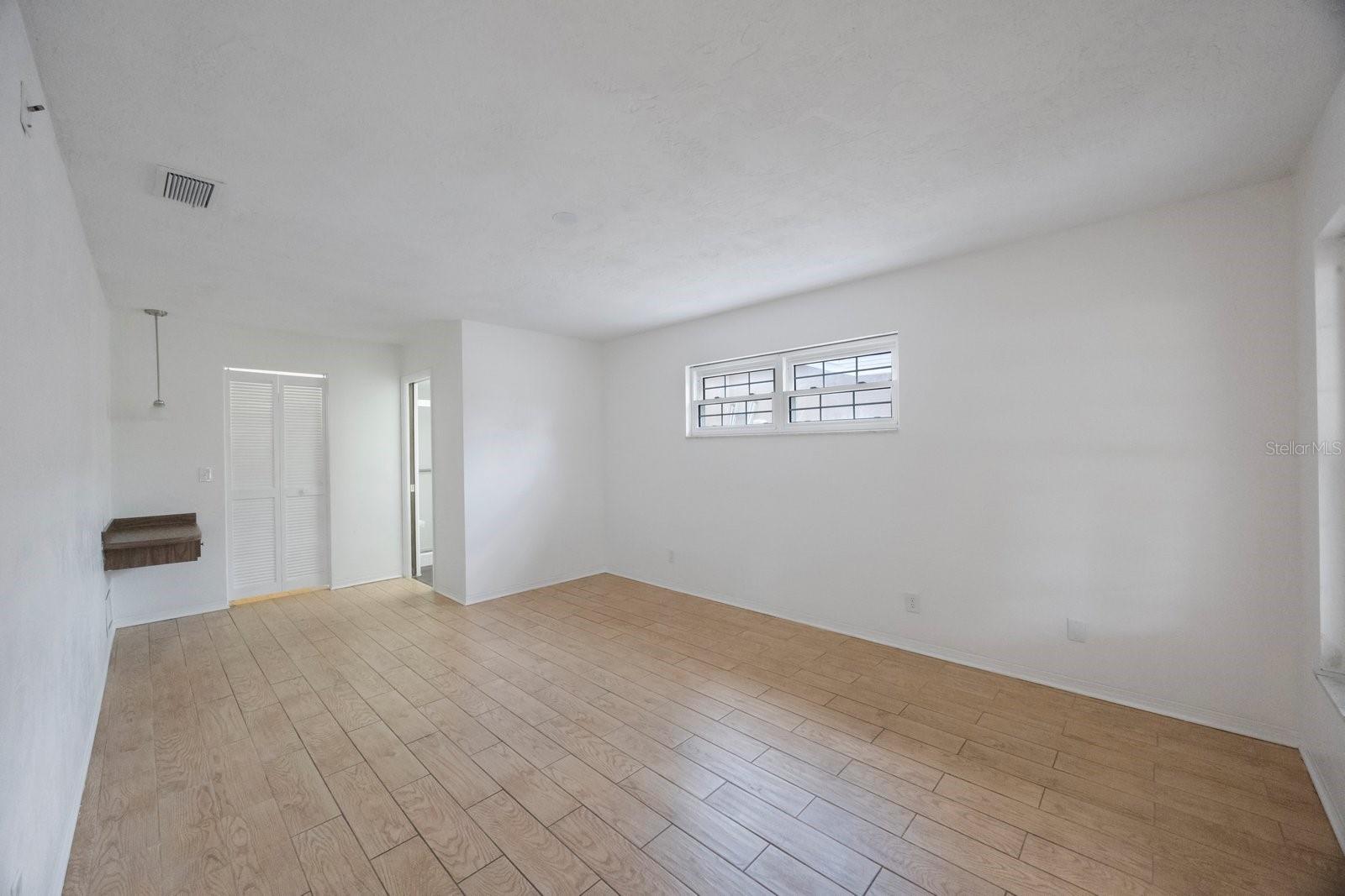 Image 21 of 47 For 13208 88th Avenue