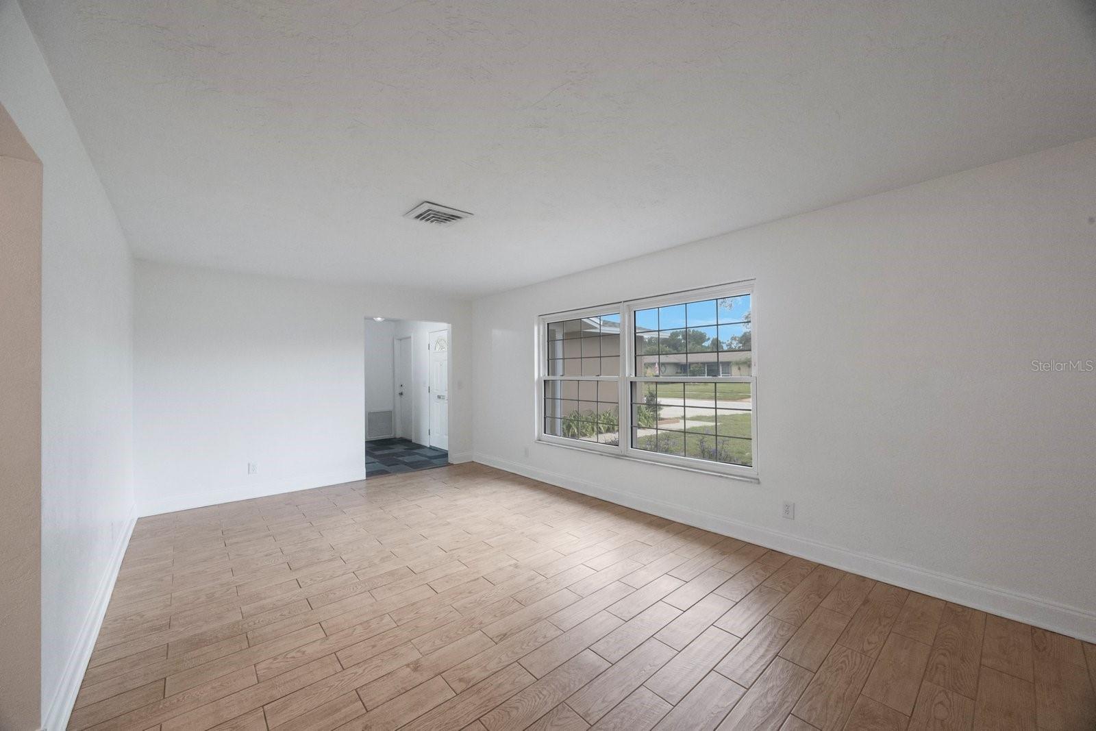 Image 6 of 47 For 13208 88th Avenue