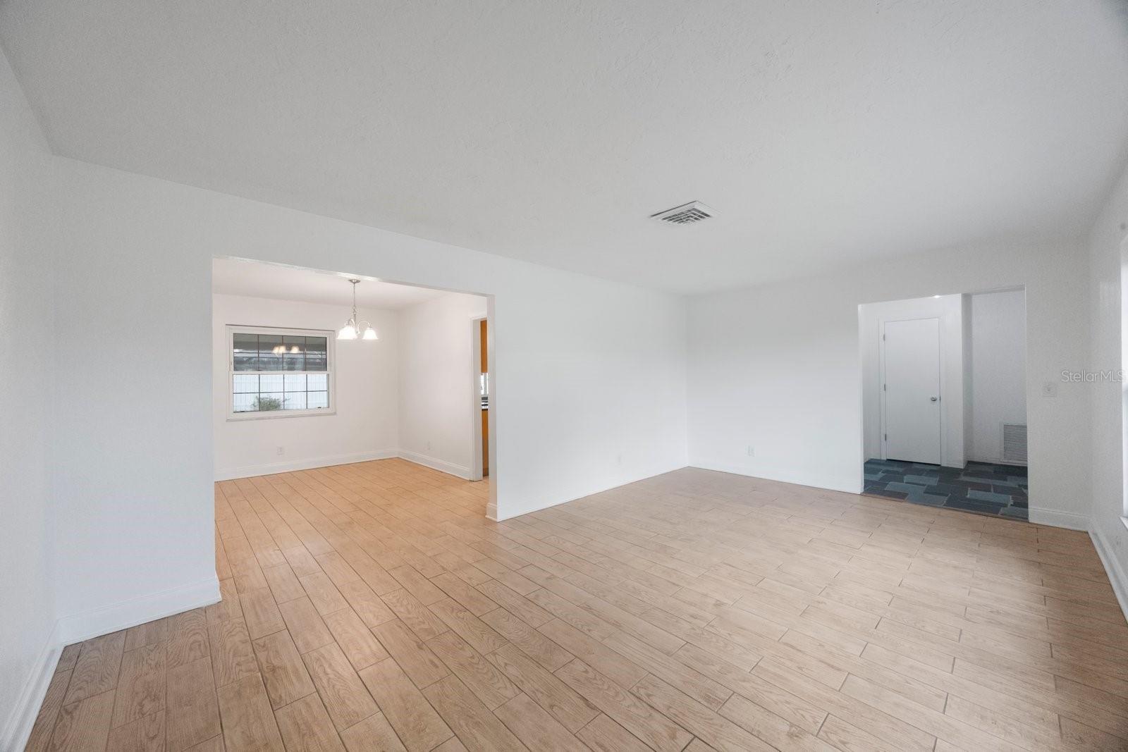 Image 7 of 47 For 13208 88th Avenue