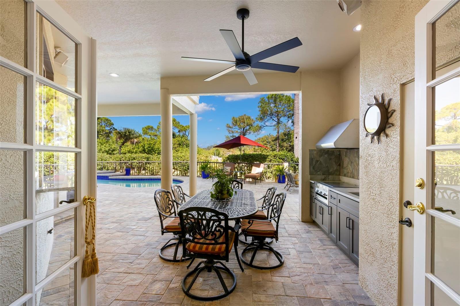 Listing photo id 11 for 9183 Waterash Lane N