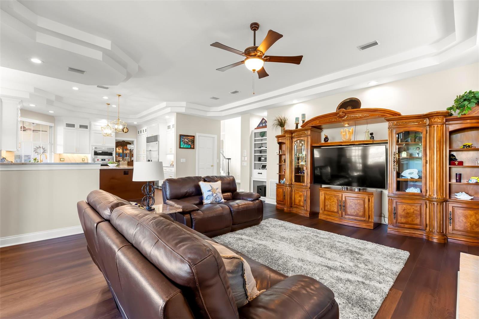 Listing photo id 13 for 9183 Waterash Lane N