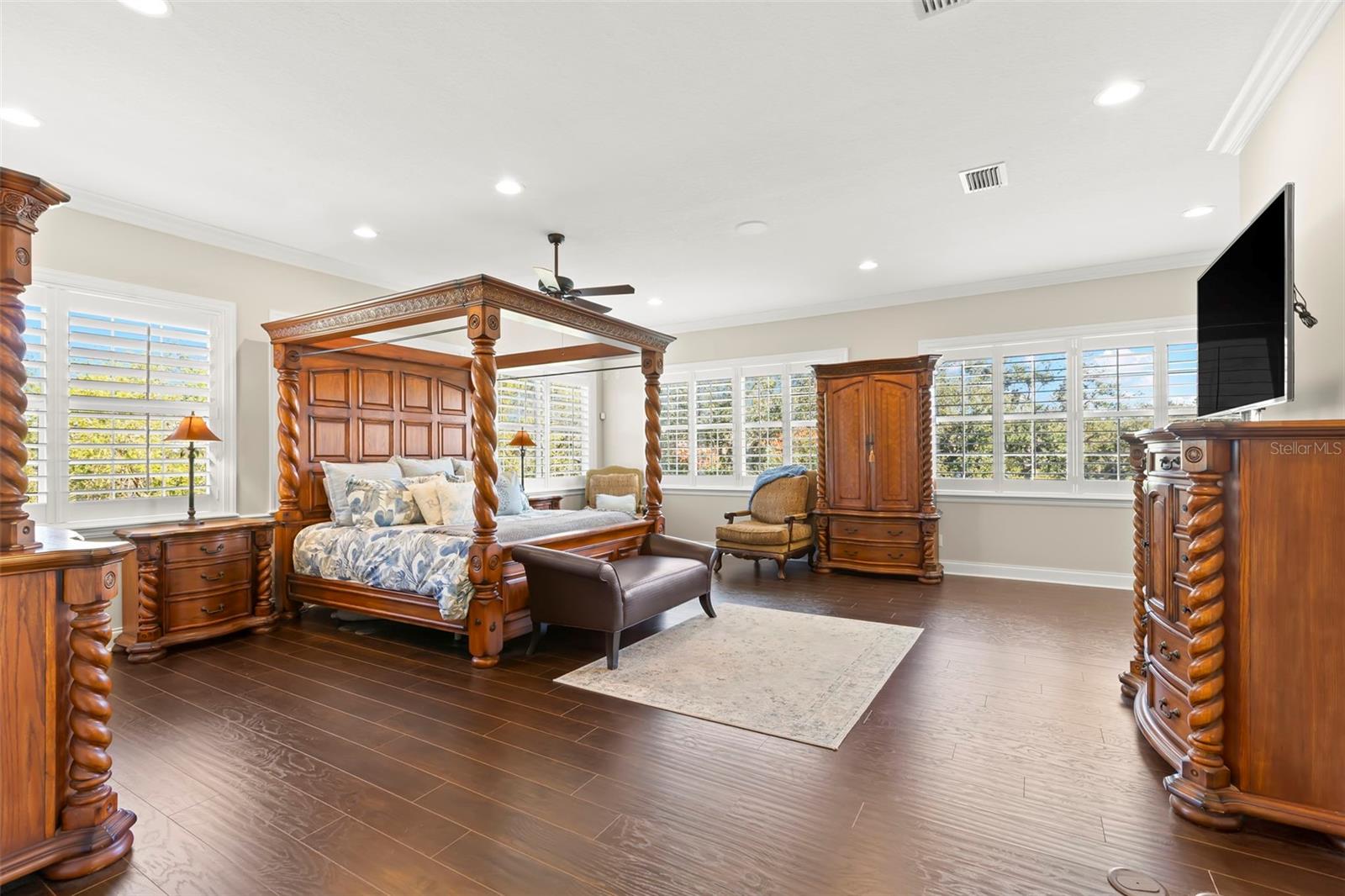 Listing photo id 35 for 9183 Waterash Lane N