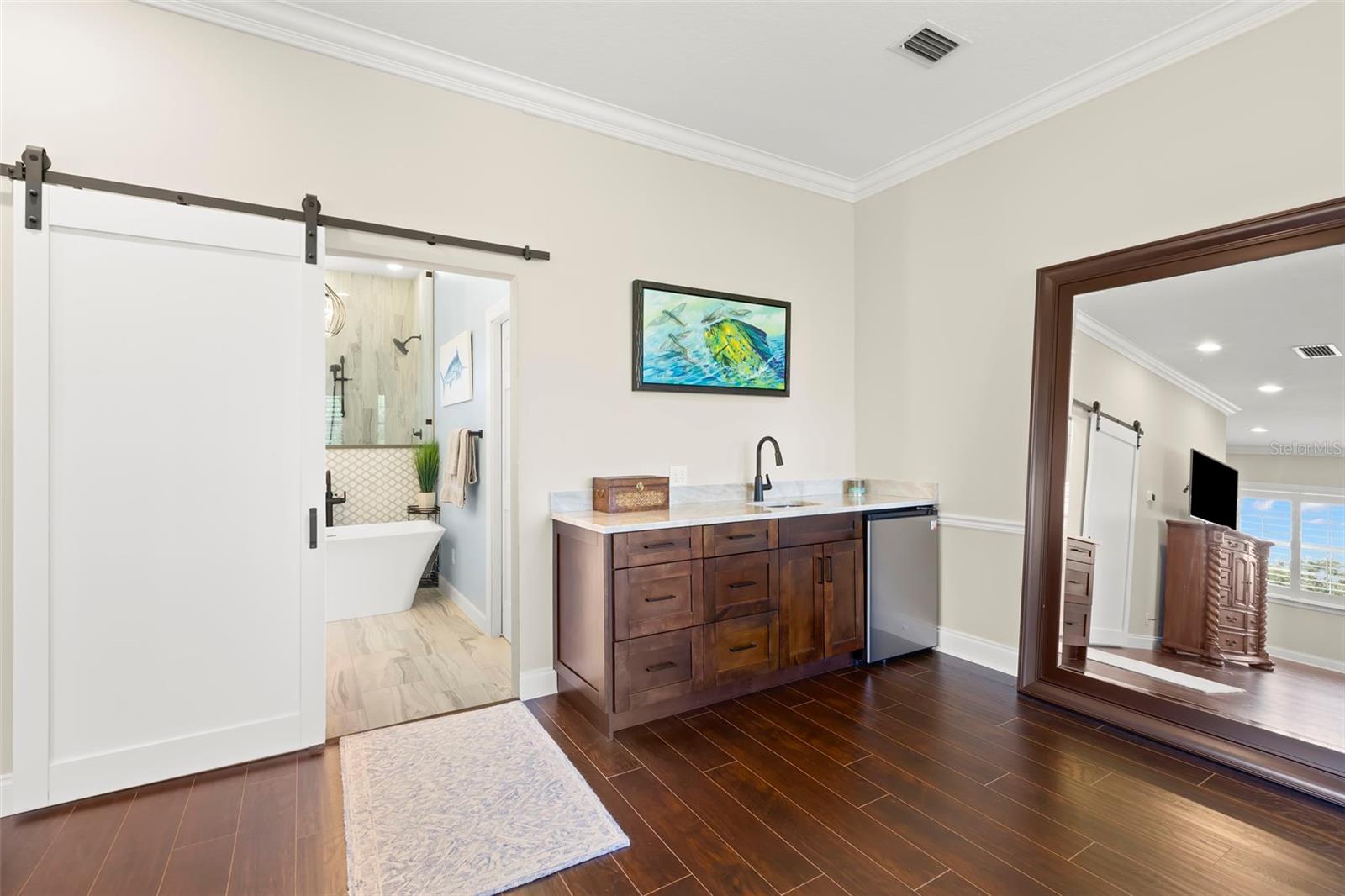 Listing photo id 38 for 9183 Waterash Lane N