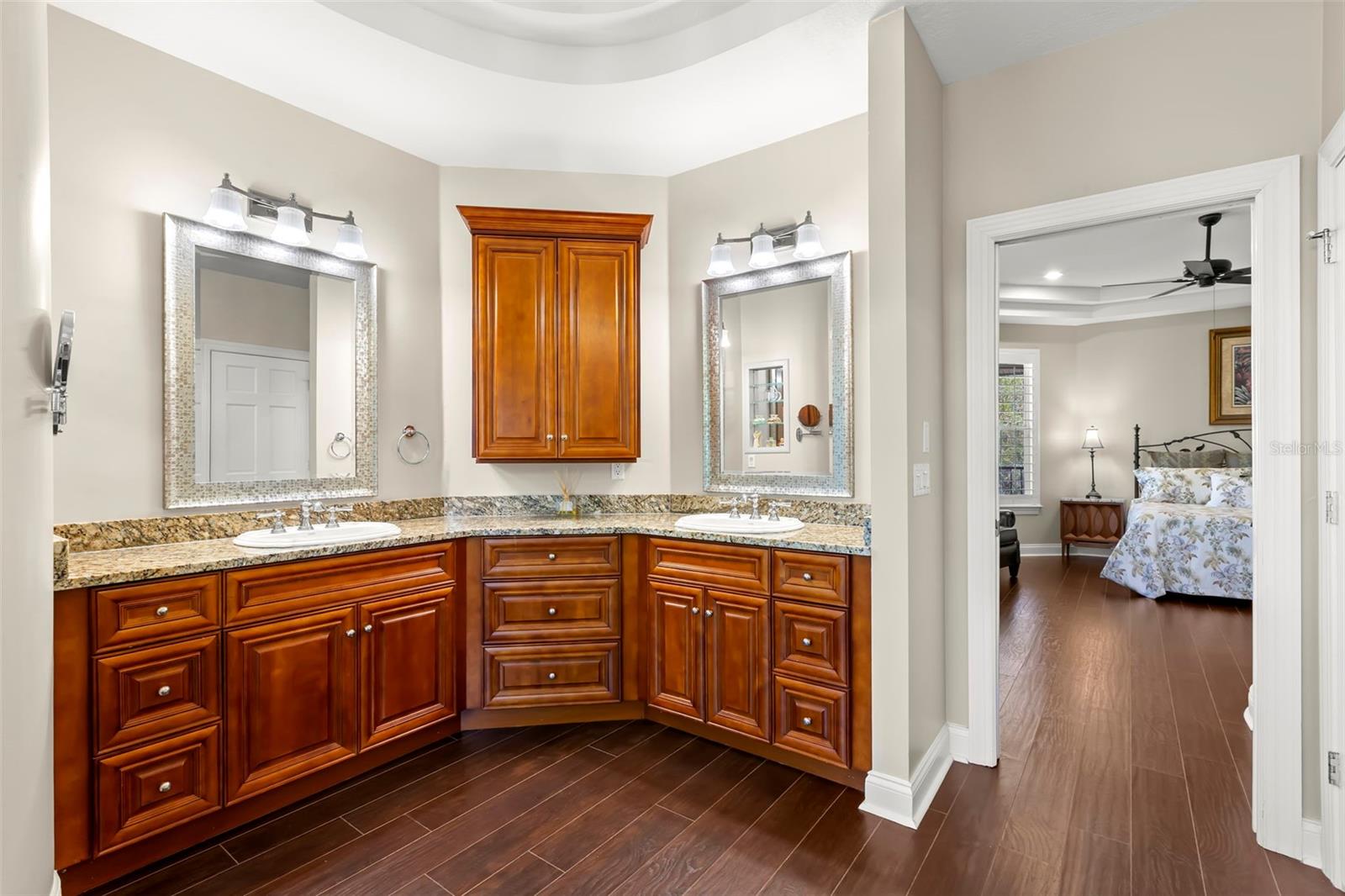 Listing photo id 45 for 9183 Waterash Lane N