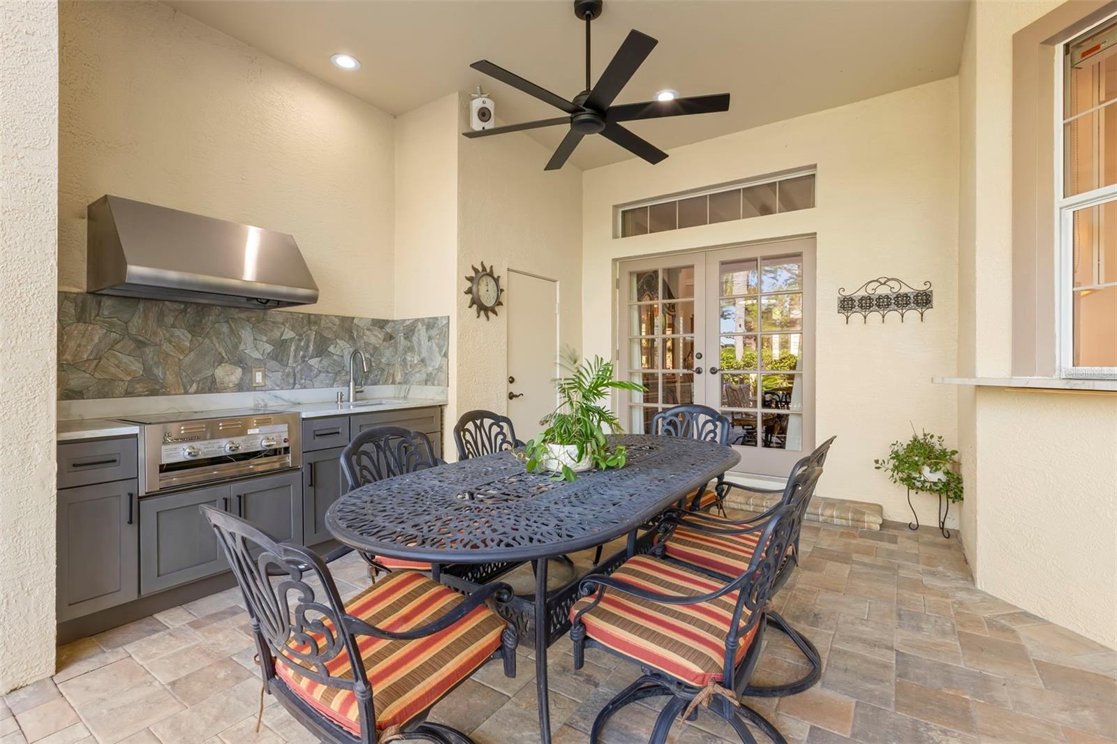 Listing photo id 66 for 9183 Waterash Lane N