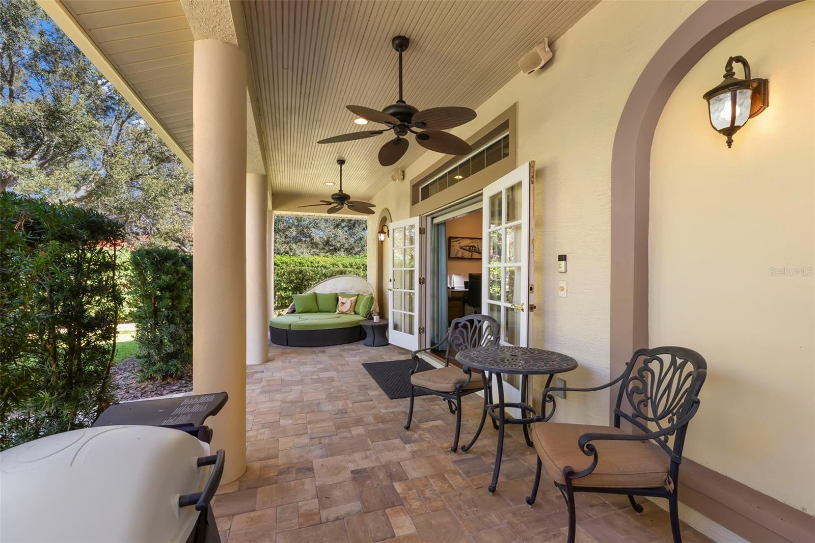 Listing photo id 73 for 9183 Waterash Lane N