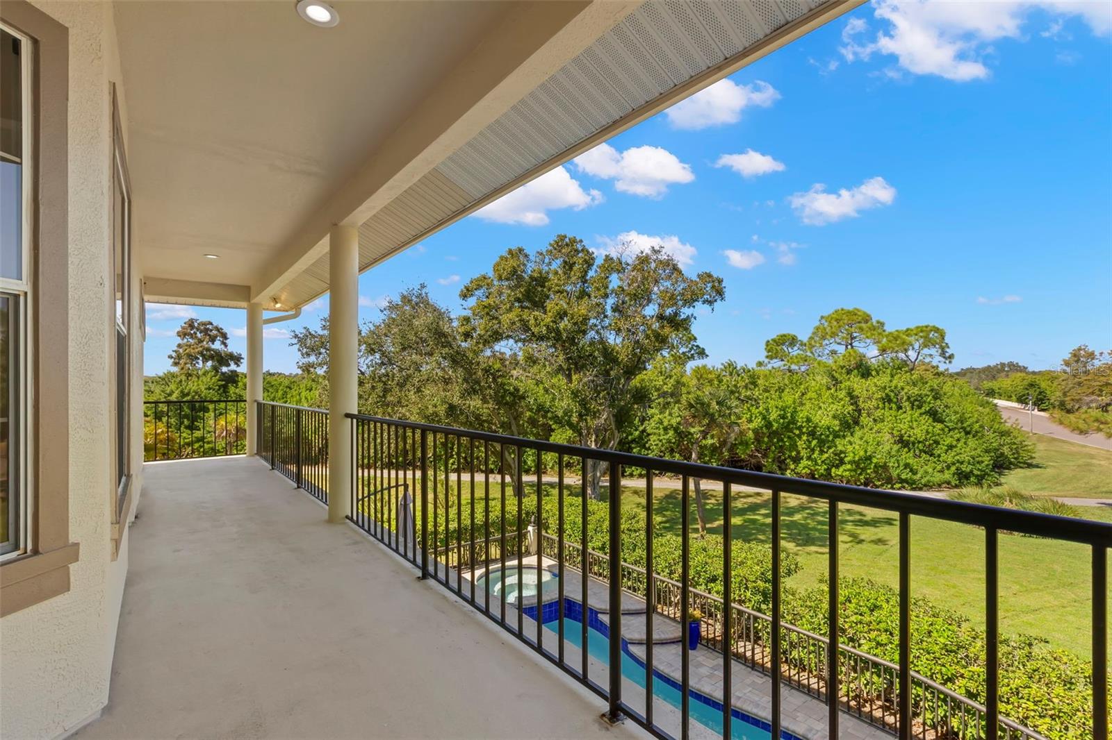 Listing photo id 76 for 9183 Waterash Lane N