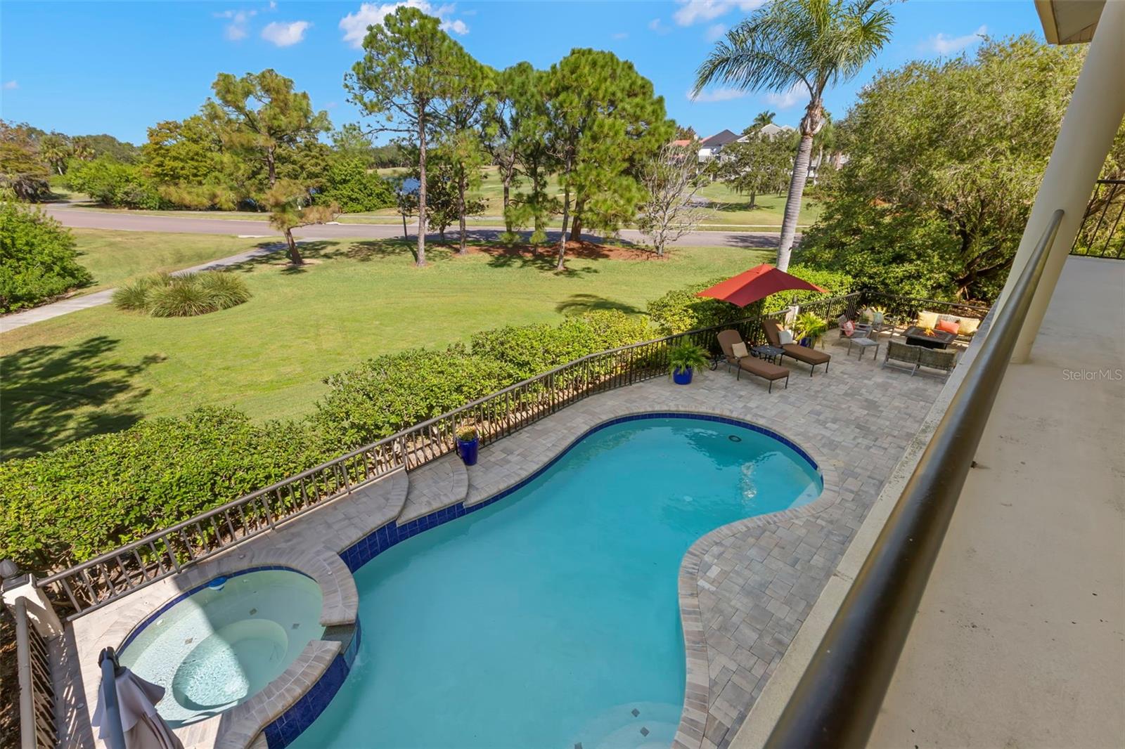 Listing photo id 77 for 9183 Waterash Lane N