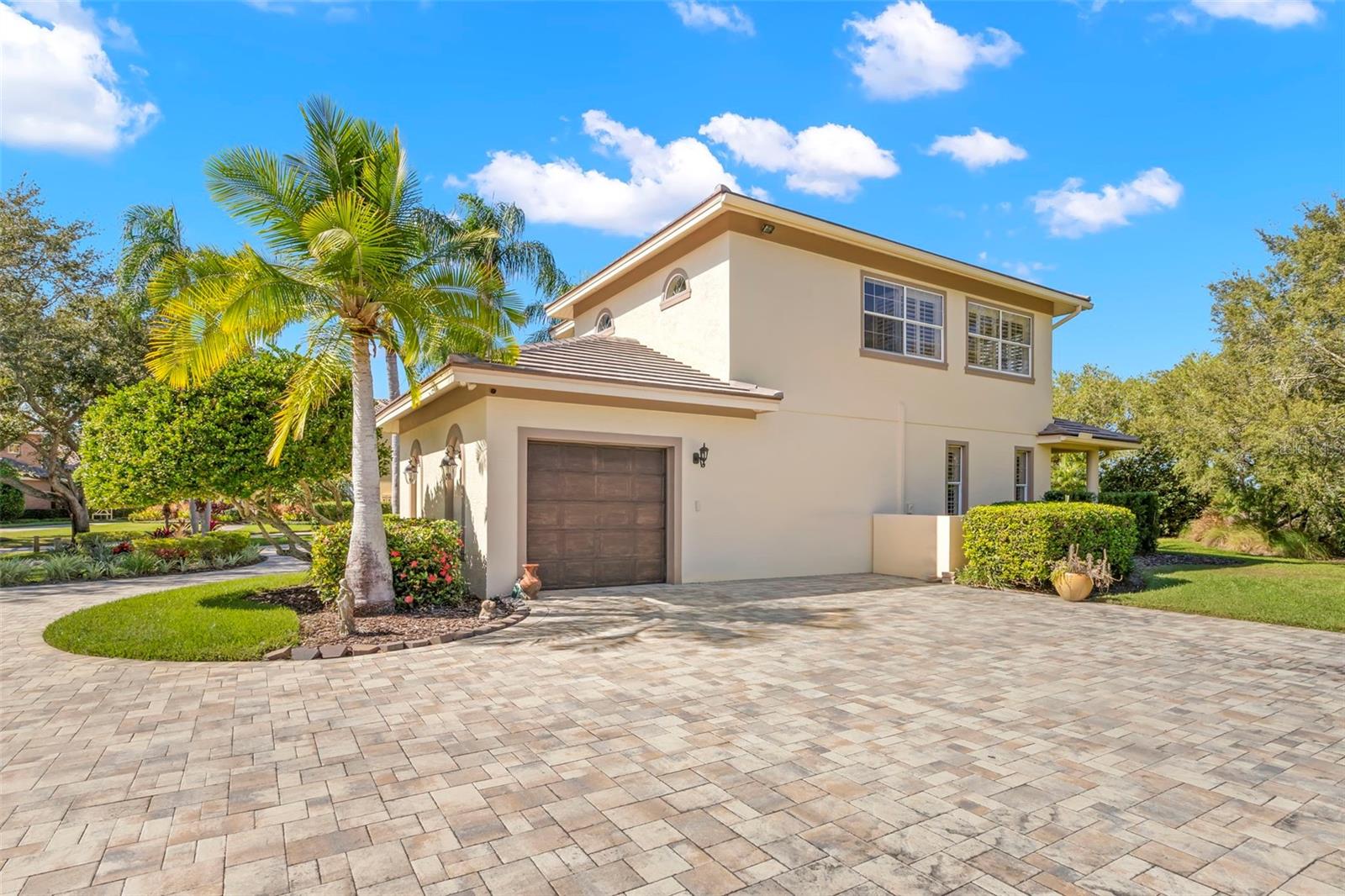 Listing photo id 80 for 9183 Waterash Lane N