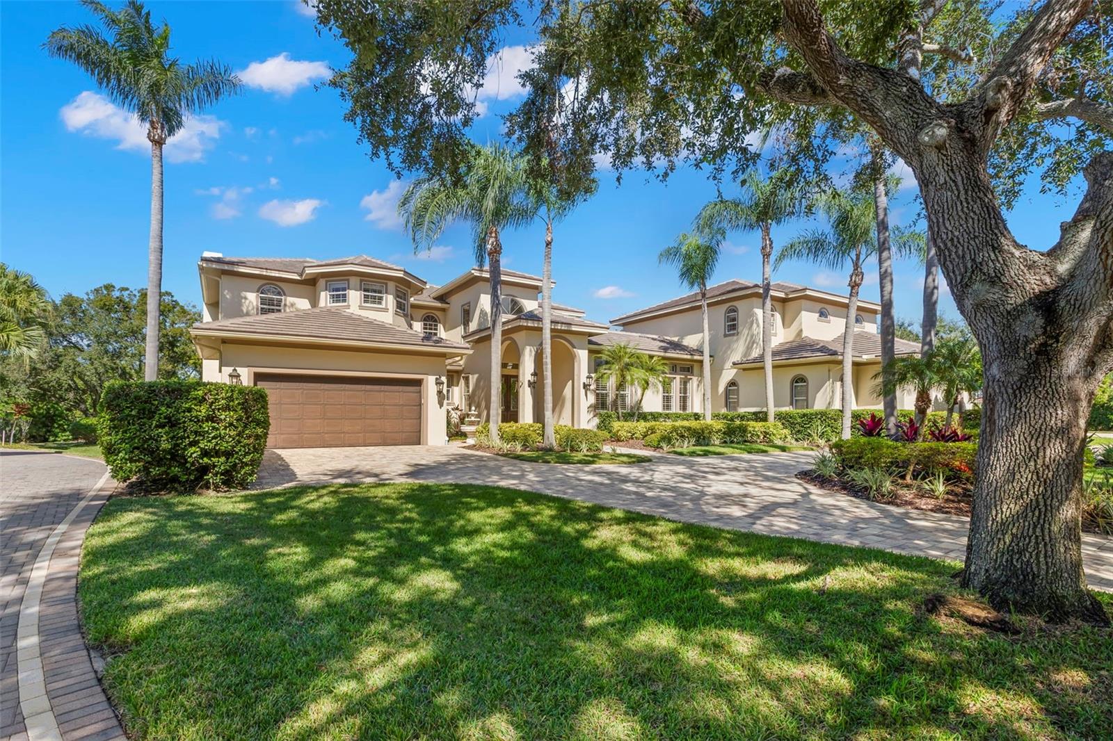 Listing photo id 90 for 9183 Waterash Lane N