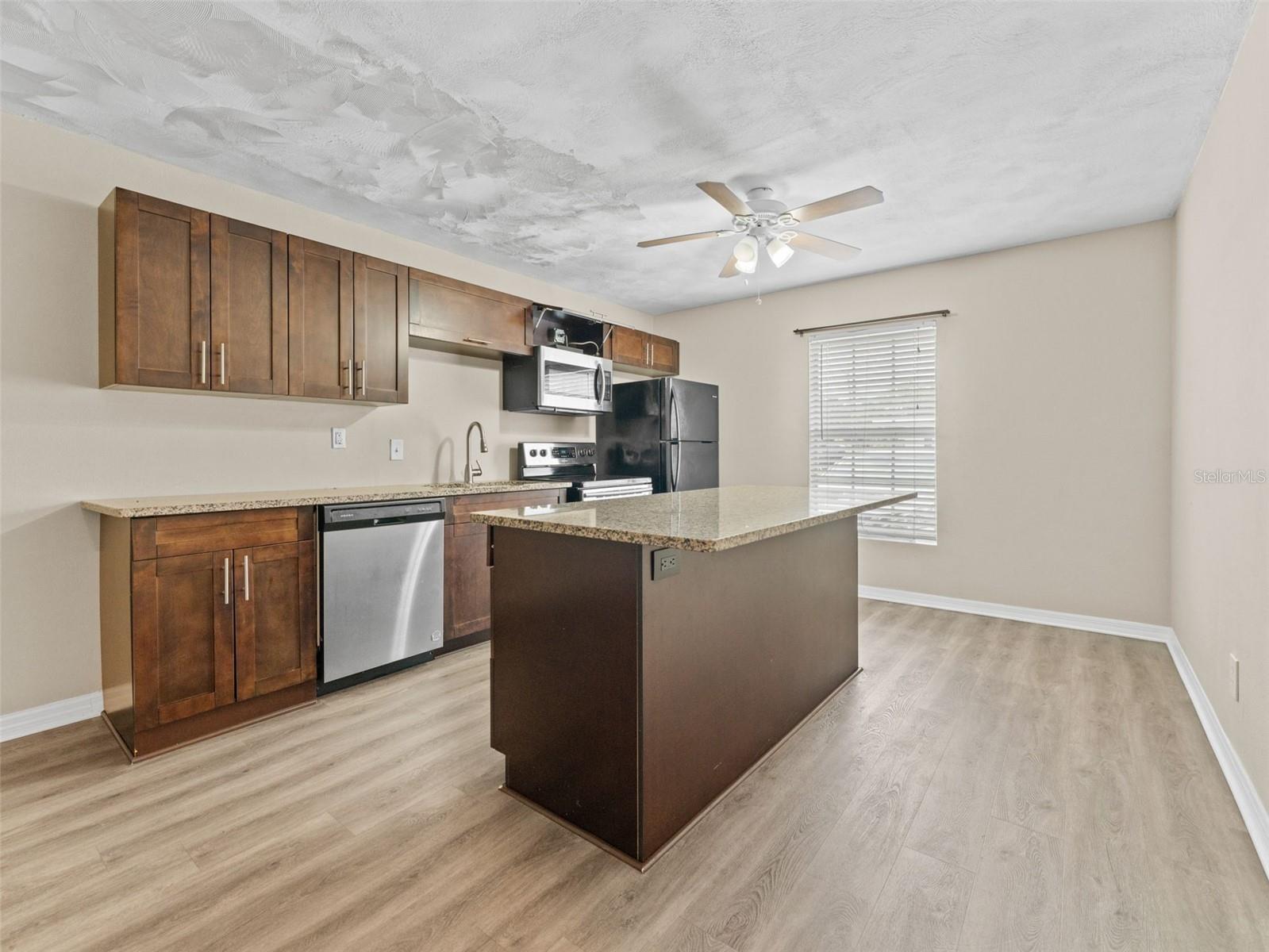 Image 4 of 14 For 2808 Azeele Street 117