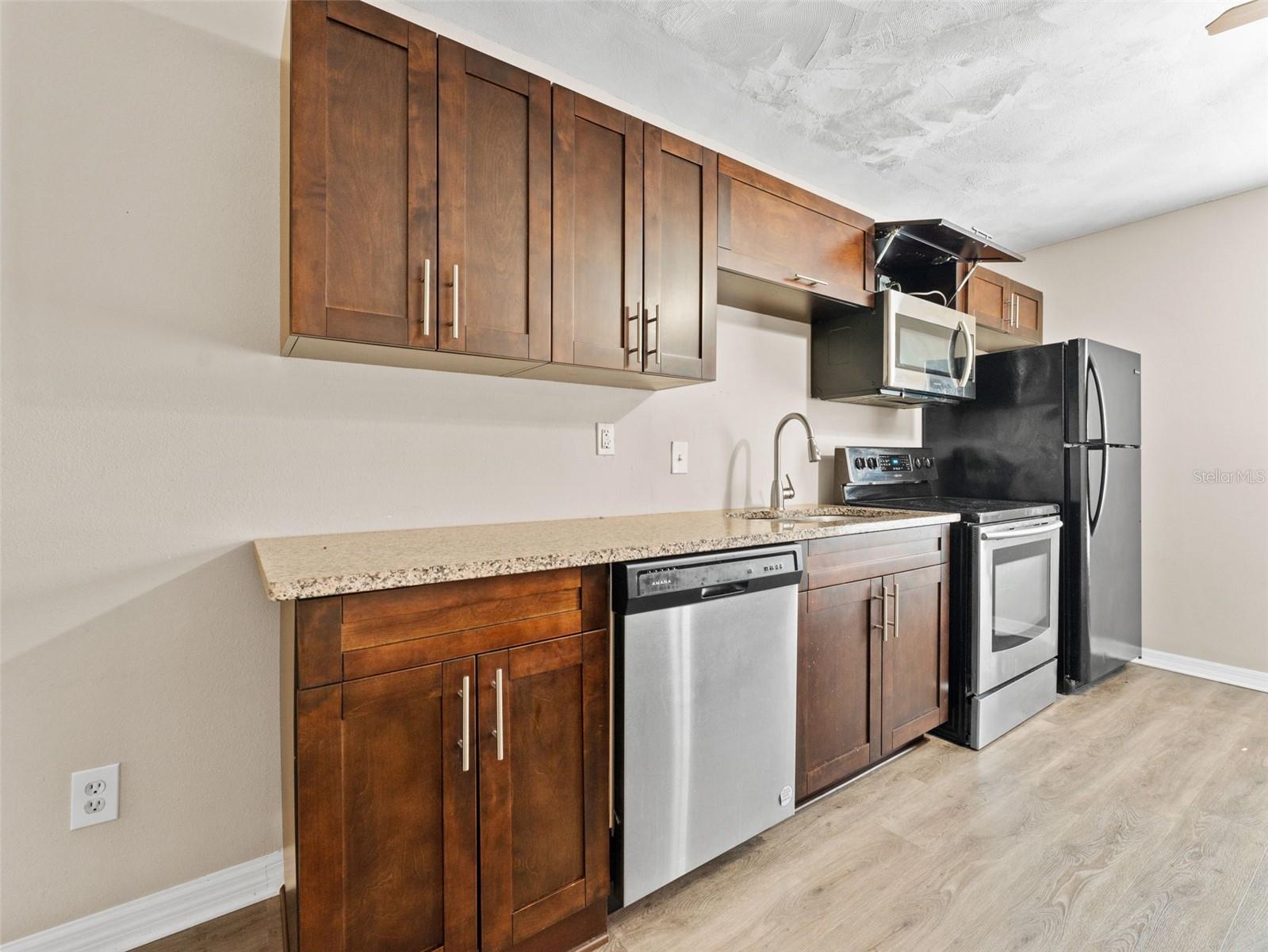 Image 5 of 14 For 2808 Azeele Street 117