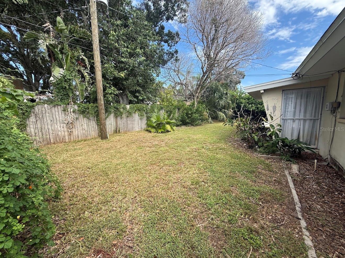 Image 24 of 31 For 1336 Robin Road S