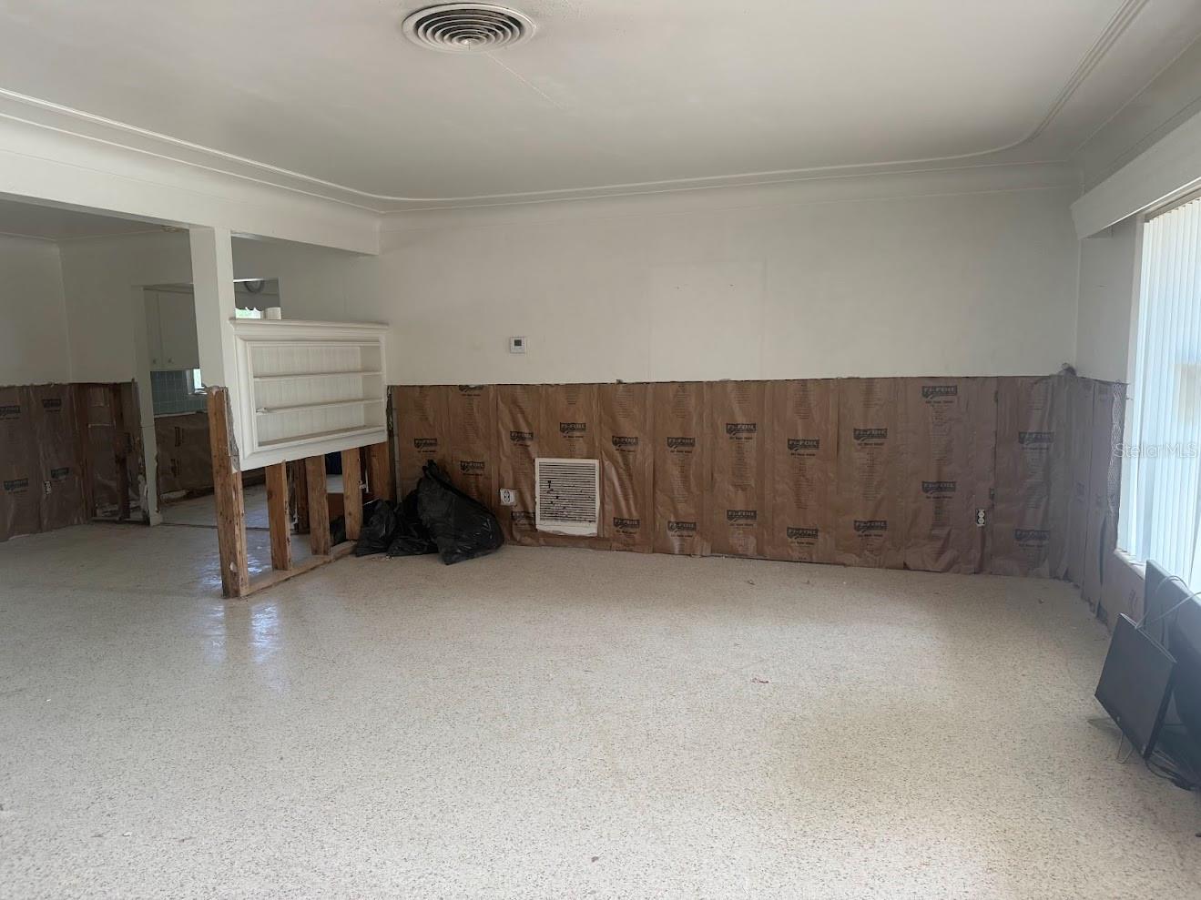 Image 3 of 31 For 1336 Robin Road S