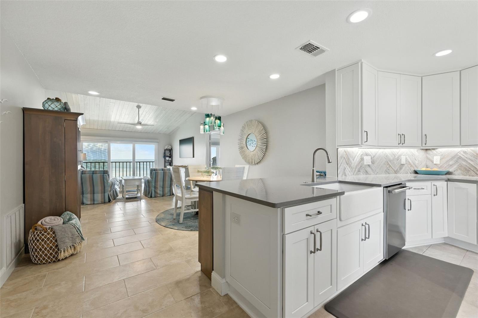 Image 11 of 33 For 7540 Sunshine Skyway Lane S 221