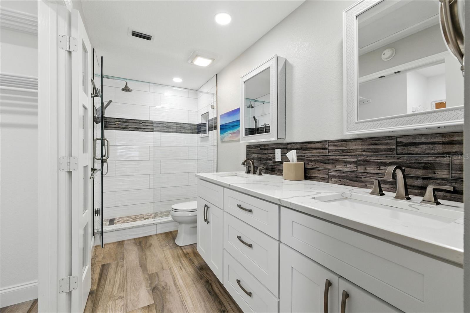 Image 21 of 33 For 7540 Sunshine Skyway Lane S 221