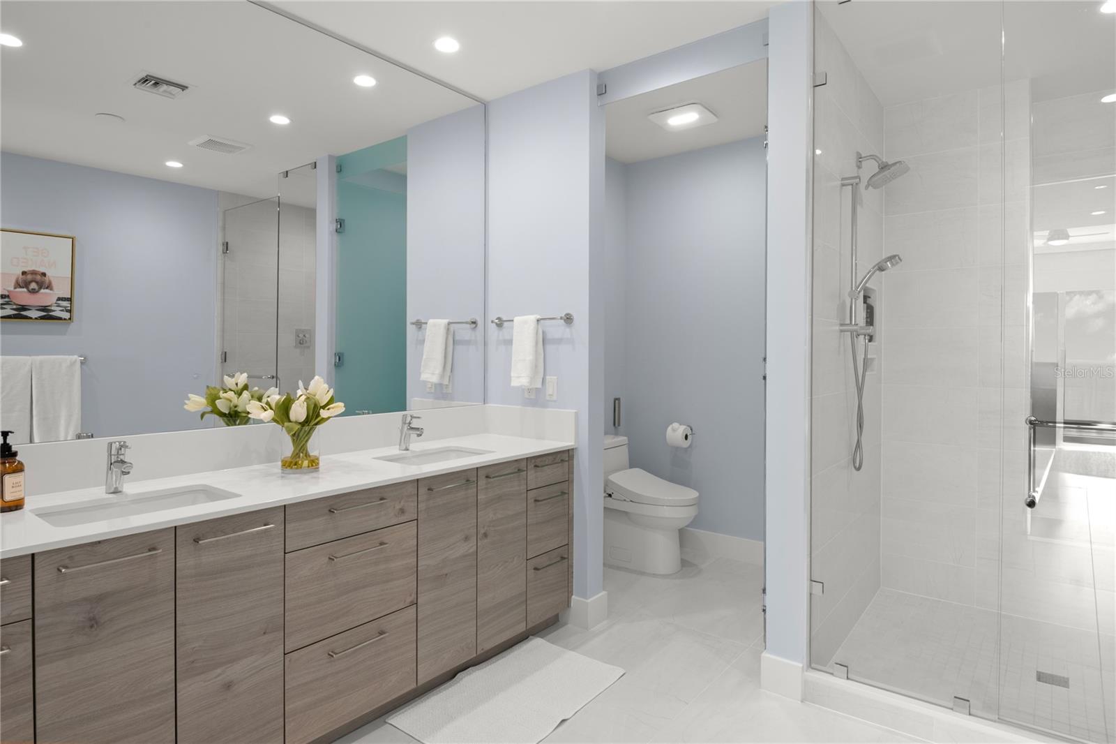 Image 21 of 29 For 301 1st Street S 2402