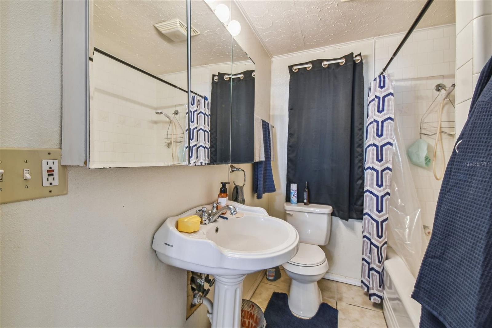 Image 24 of 62 For 227 Mckean Street