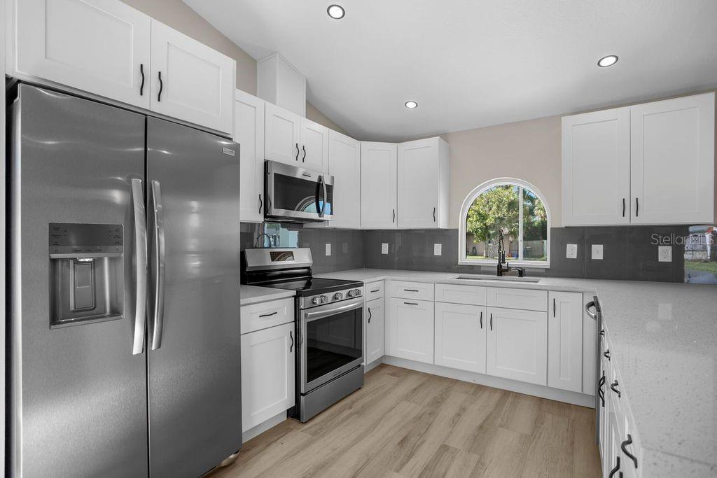 Image 10 of 32 For 8405 Woodlake Drive