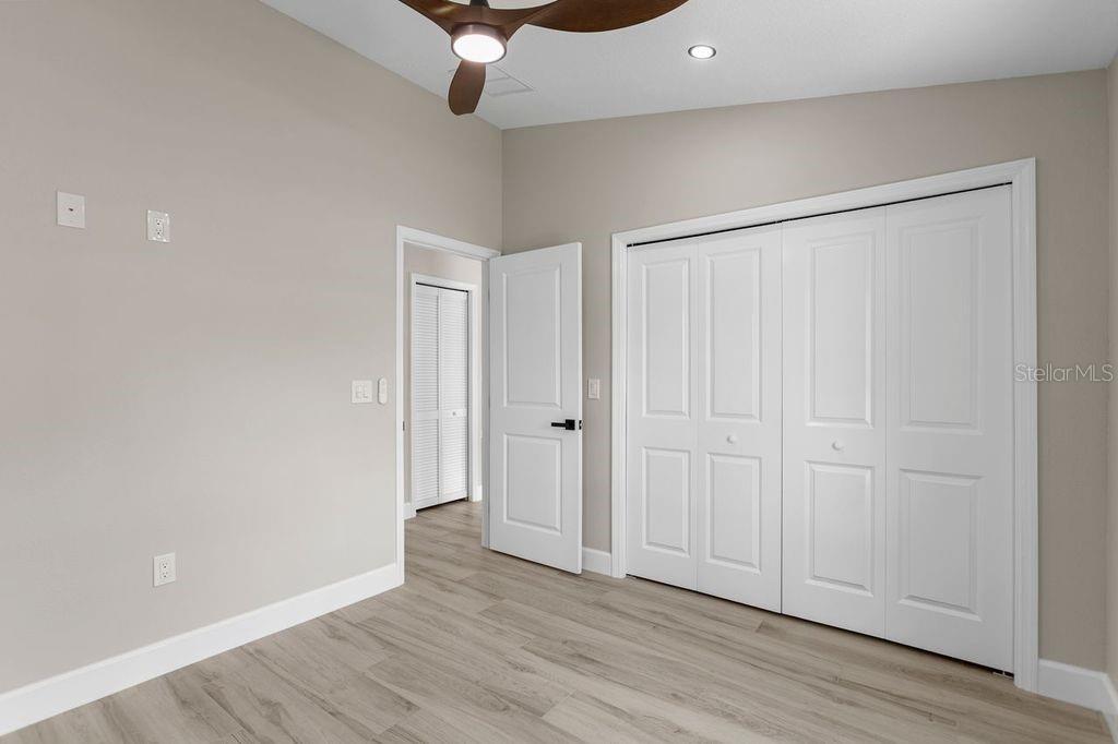 Image 19 of 32 For 8405 Woodlake Drive