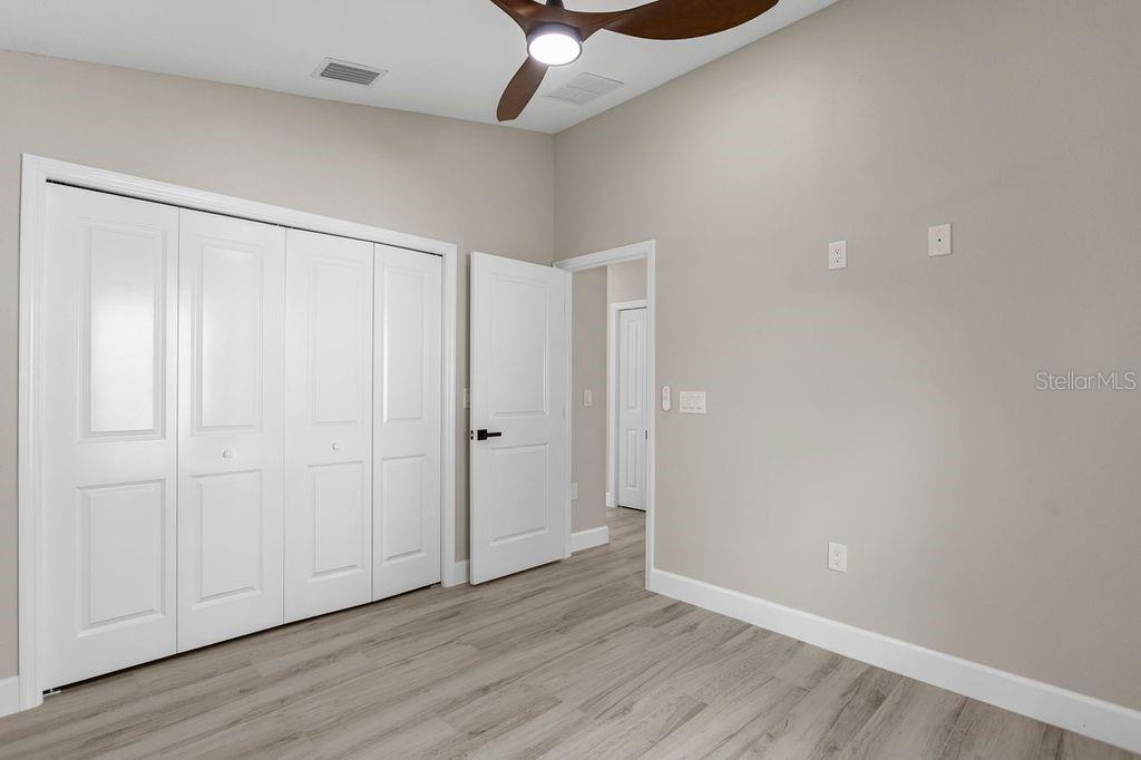 Image 23 of 32 For 8405 Woodlake Drive