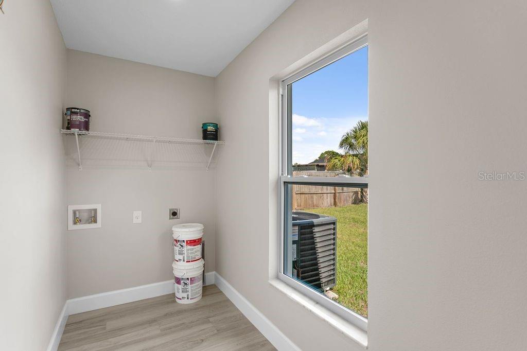 Image 25 of 32 For 8405 Woodlake Drive