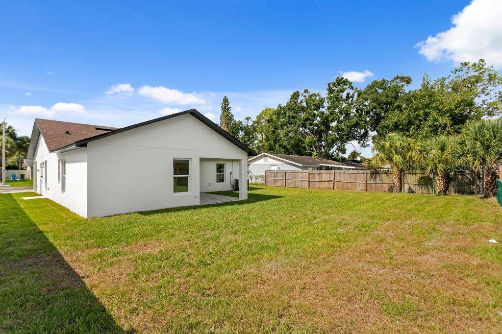 Image 28 of 32 For 8405 Woodlake Drive