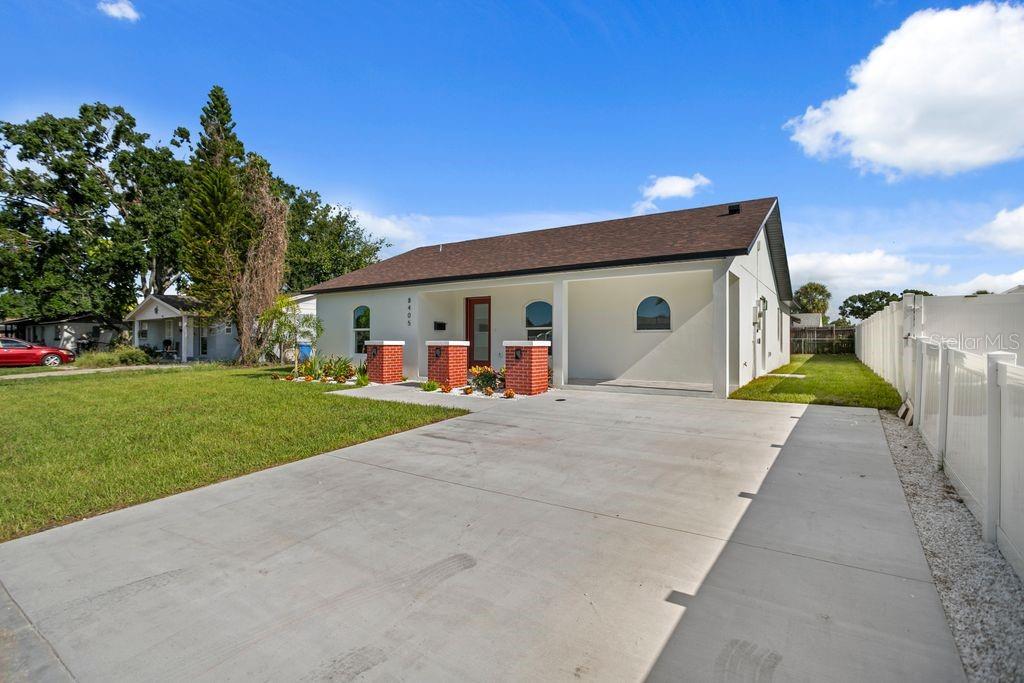 Image 3 of 32 For 8405 Woodlake Drive