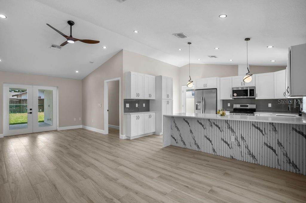 Image 7 of 32 For 8405 Woodlake Drive