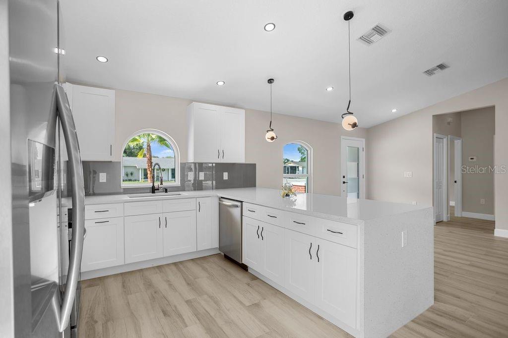 Image 9 of 32 For 8405 Woodlake Drive