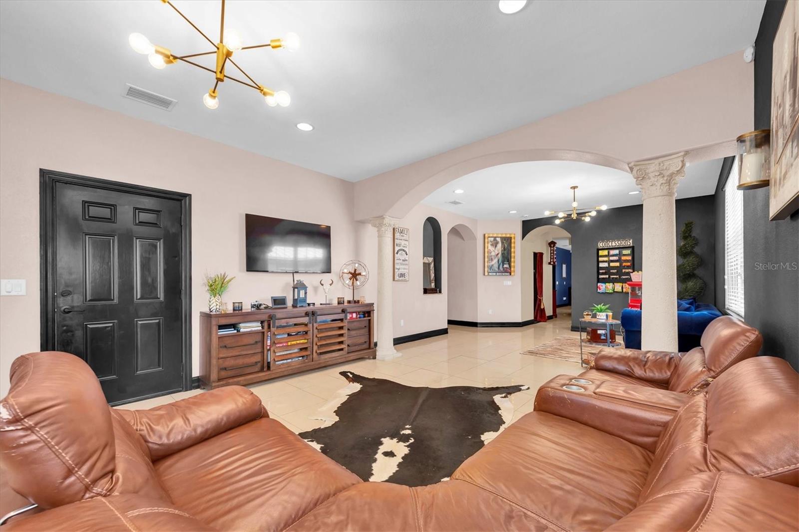 Image 10 of 47 For 8930 Newport Avenue
