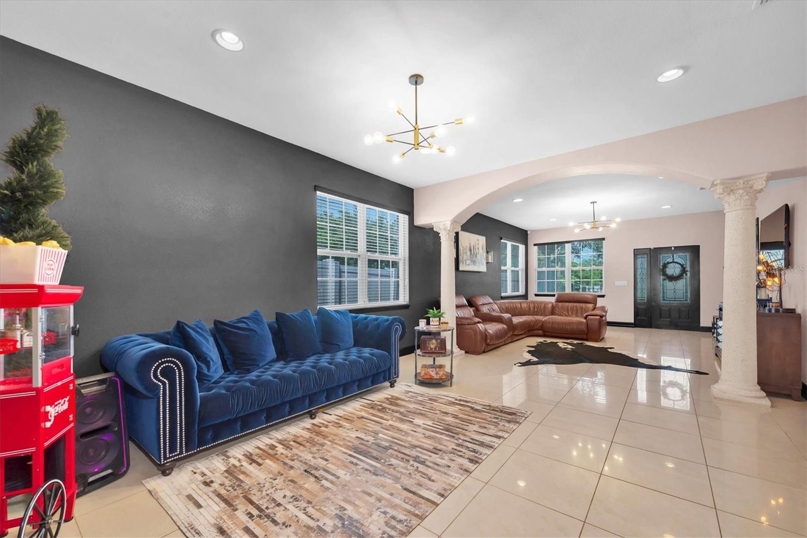 Image 13 of 47 For 8930 Newport Avenue