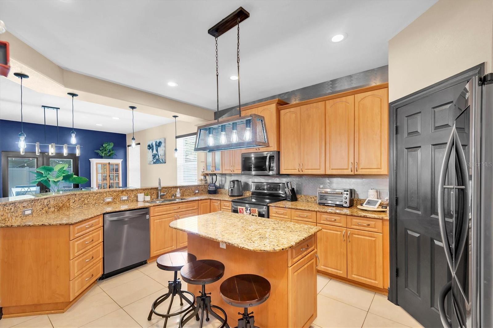 Image 18 of 47 For 8930 Newport Avenue