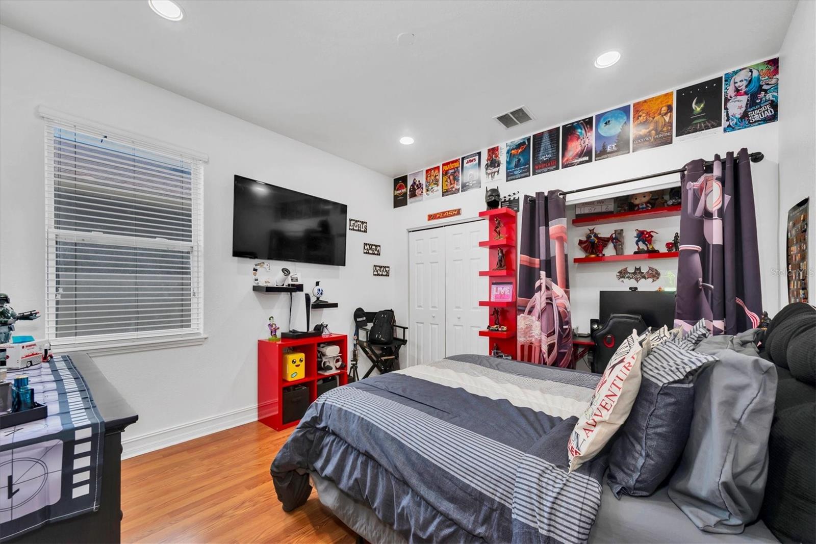 Image 31 of 47 For 8930 Newport Avenue