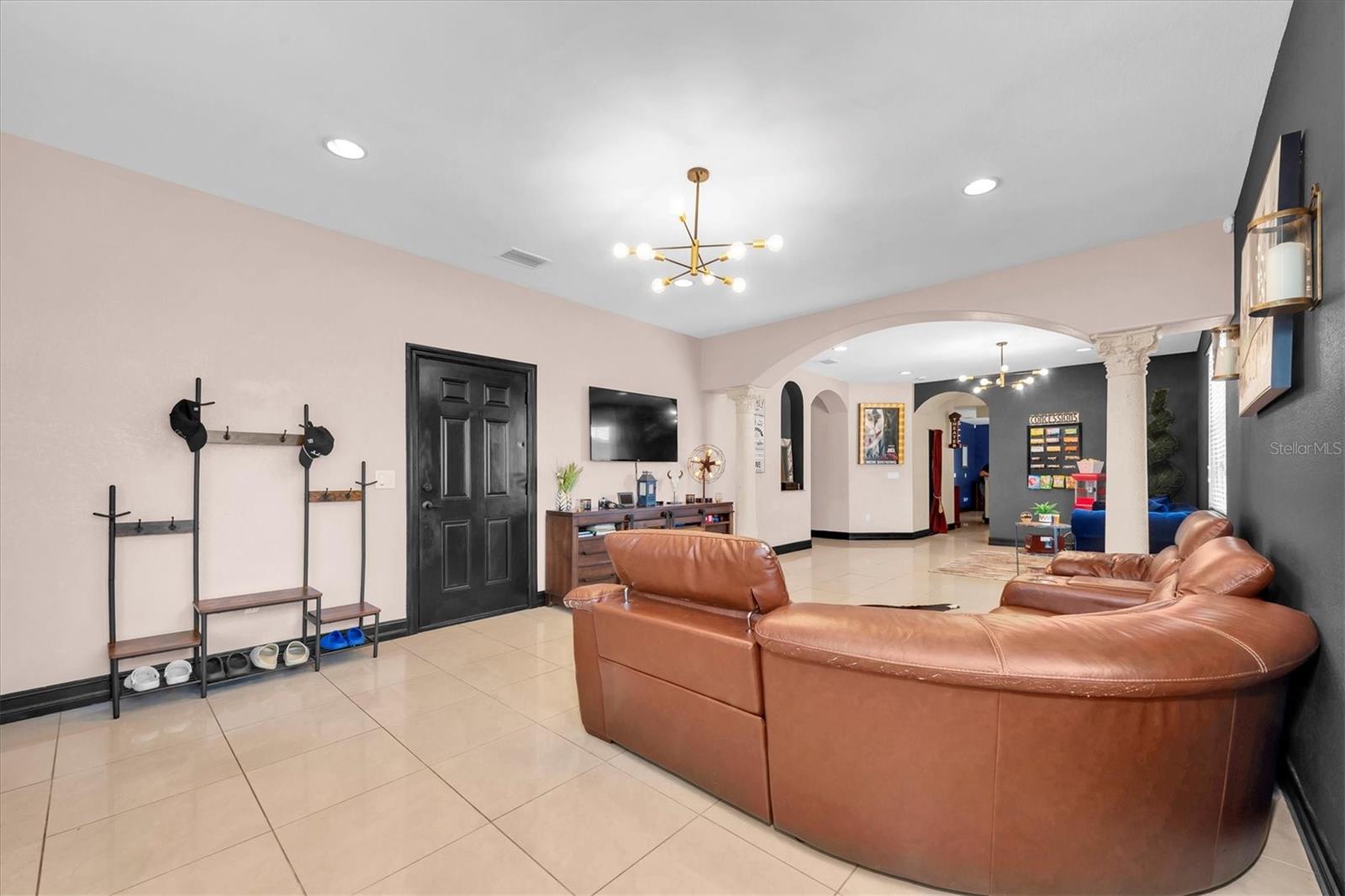 Image 4 of 47 For 8930 Newport Avenue